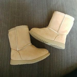 Fur-lined boots toddler sz 4